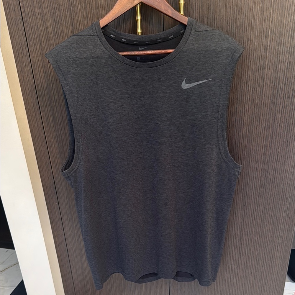 Nike DRI -FIT Charcoal Sleeveless Training Shirt NEW Large